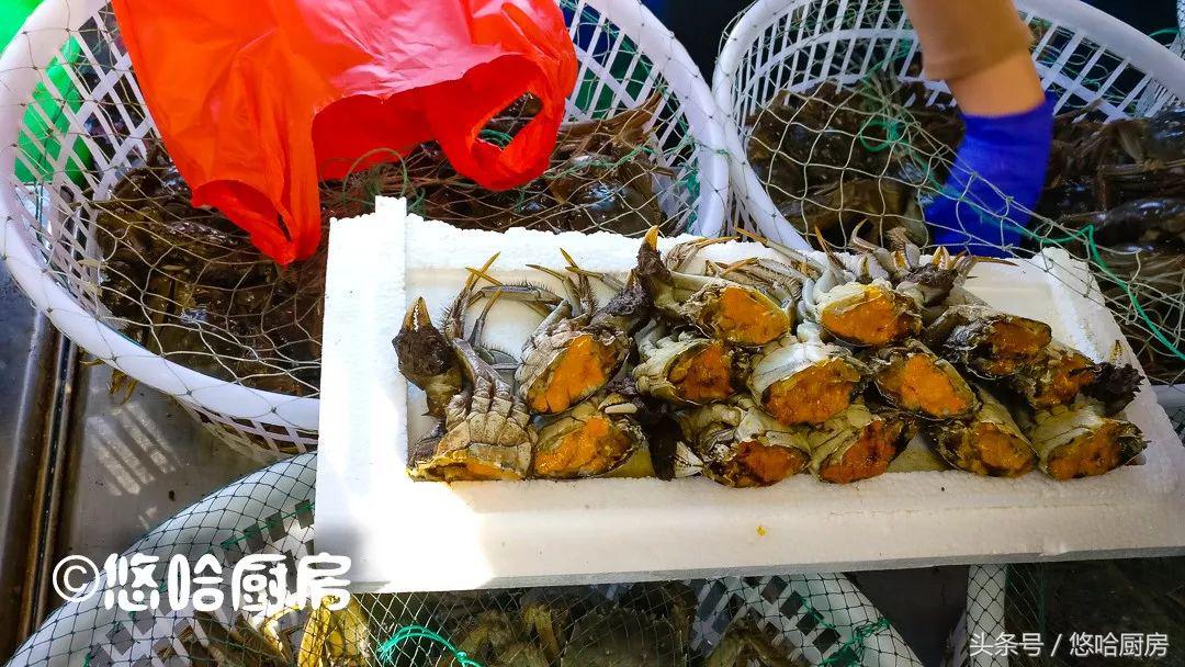 岛城中秋假期，农贸市场人挤人，海鲜价格翻倍涨，马鮹子40块1斤