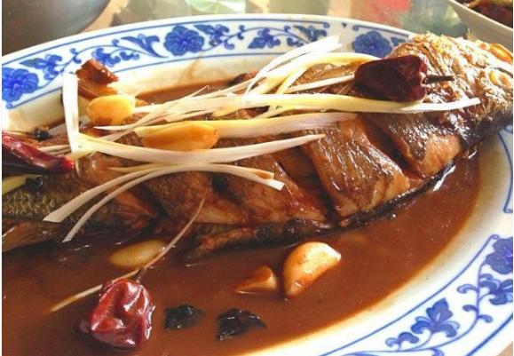 万能鱼汤怎么做,家常炖鱼的最佳方法