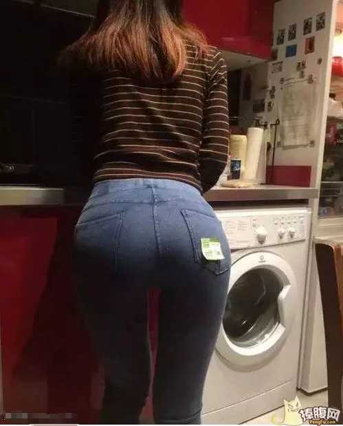 每天一贱：妹子挤完地铁，裤子就成这样了