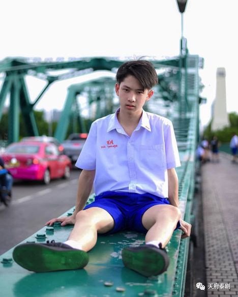 小说连载｜住在隔壁的混蛋签证官第十六章