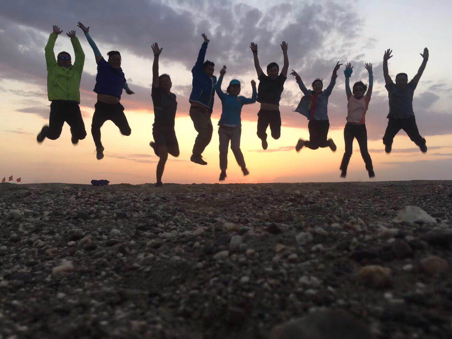 徒步旅行需要很大的勇气和毅力,徒步就是一次治愈和被治愈的旅途