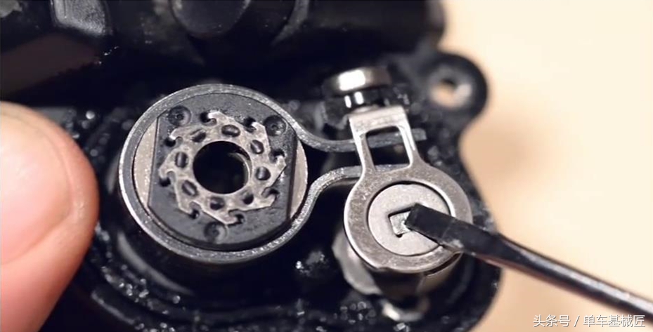 shimano电子后拨自动保护功能,shimano后拨微调