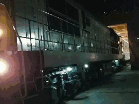 旅客还在熟睡中，他们竟悄悄换走了火车底盘！