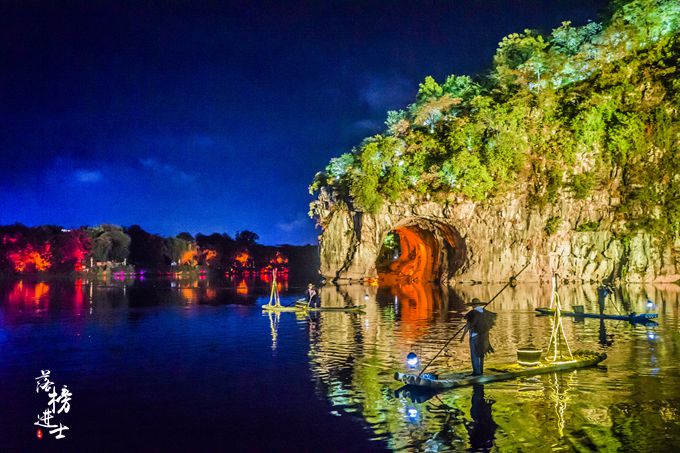 象山是桂林的标志，其实夜色下的象山才最美，很多游客都错过了