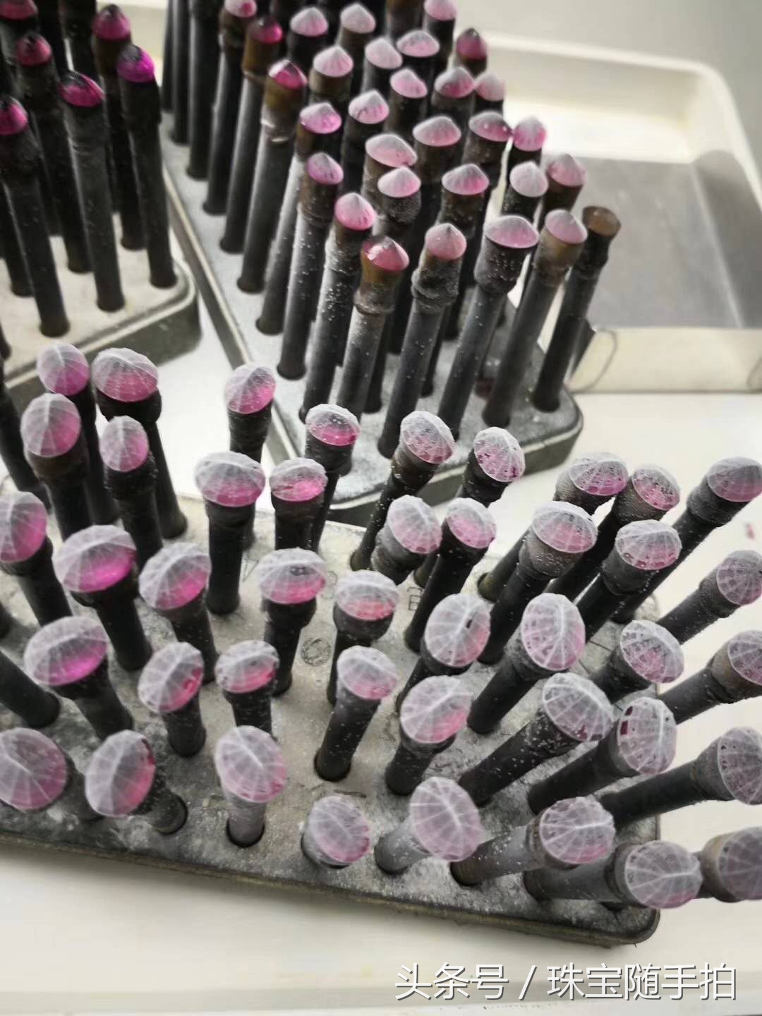 宝石界中的跨界小能手，萌新带你看看美丽的石榴石