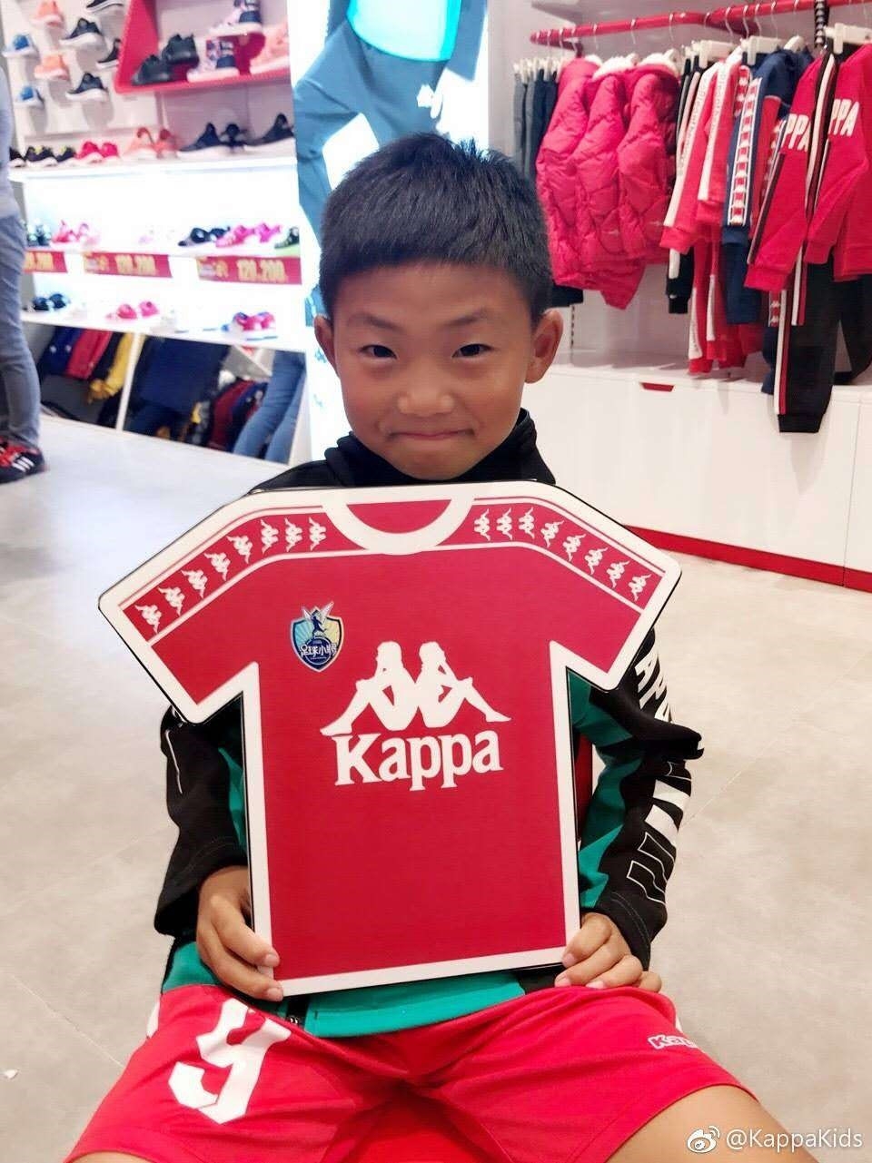 中国足球小将感谢遇见,当中国体育健儿遇见日本队