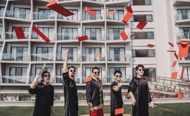 杨烁王黎雯亲吻,杨烁王黎雯接亲视频