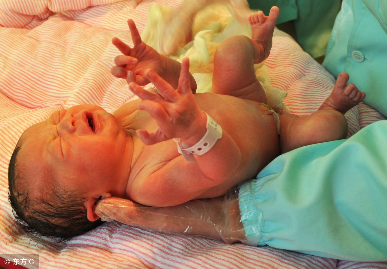 产科新病房迎来首个新生宝宝,妇产科首例宝宝诞生