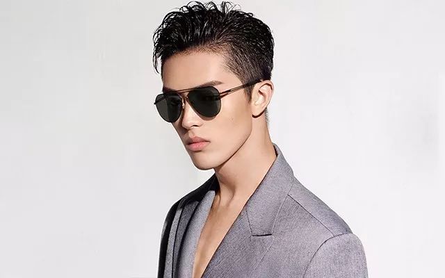 镜都惠眼镜9.9元买一送一,配镜特惠99元一副