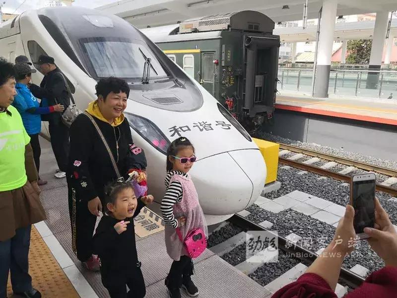 哈佳铁路车次时间表,哈佳铁路明年通车车票多少钱