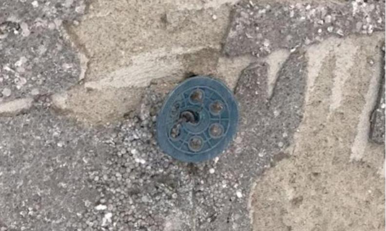 师傅说阳台上瓷砖要铲墙皮,师傅说铲墙皮没必要吗