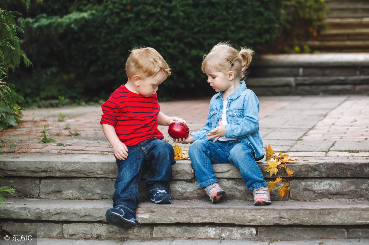 宝宝一般什么情况容易胳膊脱臼,宝宝胳膊总是脱臼怎么办