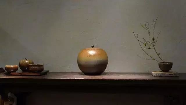 柴烧瓷器：看似不完美，有的人却爱不释手，魅力何在？