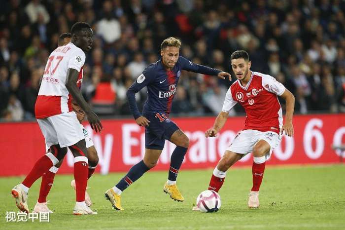 内马尔承认翻滚动作,内马尔被挑衅转身微笑完整版