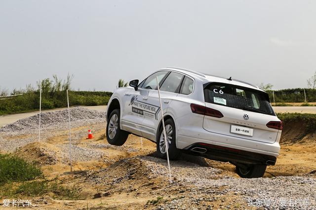 新款途锐比老款途锐小,全新大众途锐测评