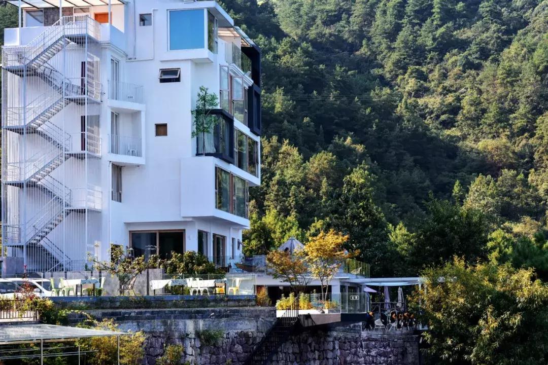 人均350+，住千岛湖最美民宿，吃大鱼头，还有私人小岛定制美拍！