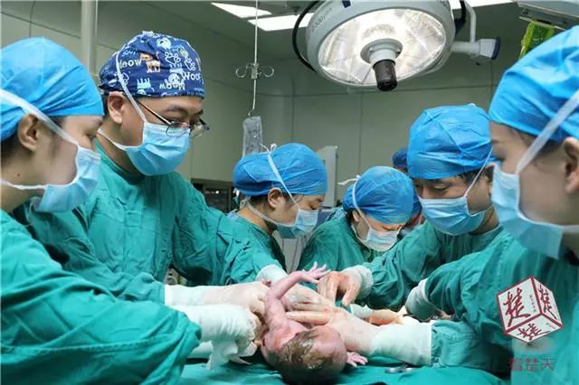 产检发现胎儿腹部包块,产检看到宝宝肚子上有个洞