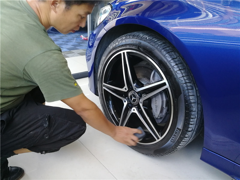 11款奔驰c200有镀膜玻璃吗,奔驰c200电镀蓝银金车膜