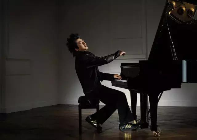 学钢琴和学电子琴有什么区别,学钢琴前要不要先学音乐启蒙