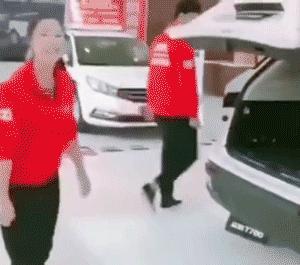 汽车电动尾门要不要装,汽车自带的电动尾门