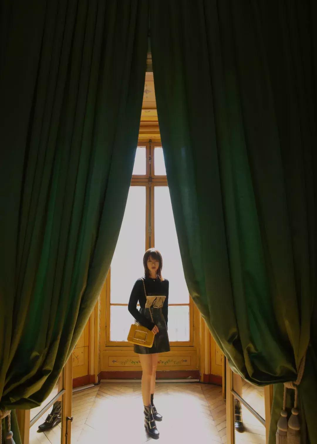 戚薇霸气走秀,唐嫣戚薇机场街拍大全