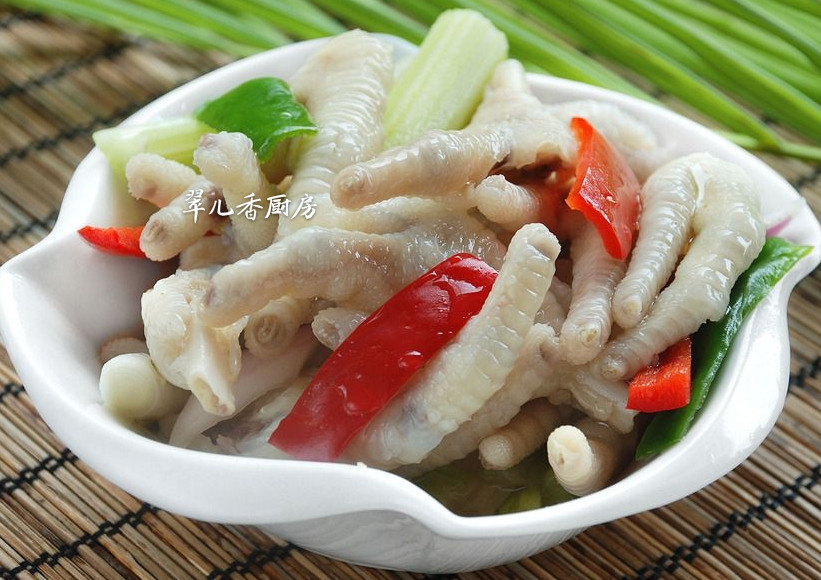 鸡爪泡一晚酱汁味道变很淡,鸡爪泡一天半会不会臭