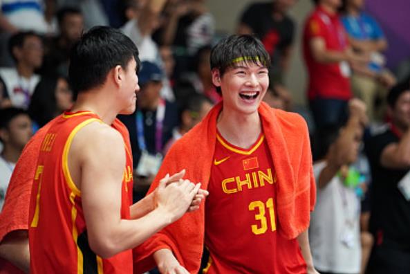 王哲林训练四次空篮不进,王哲林投篮训练