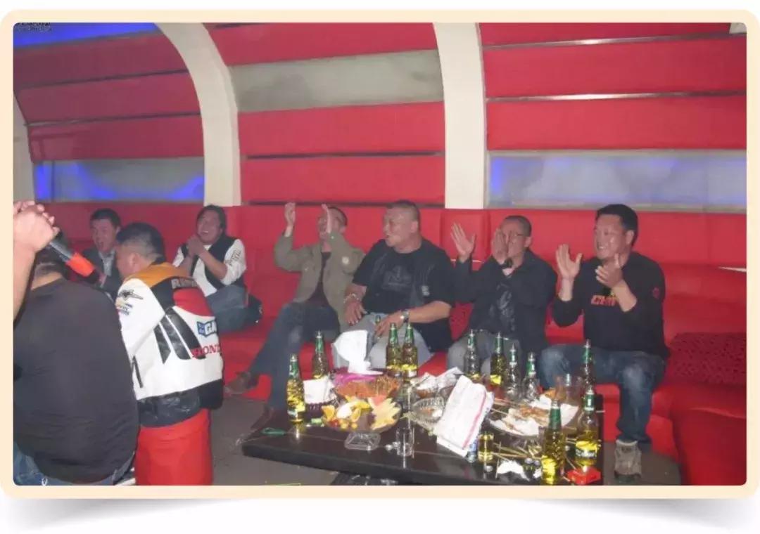 在东北ktv跟一群朋友喝酒唱歌,适合在东北ktv唱的歌曲