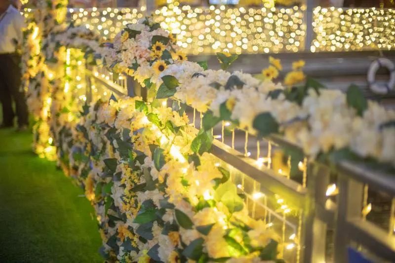 1元买遍网红下午茶,2000杯奶茶免费喝,100购250,更有火遍抖音的泡泡秀,嗨skr国庆!