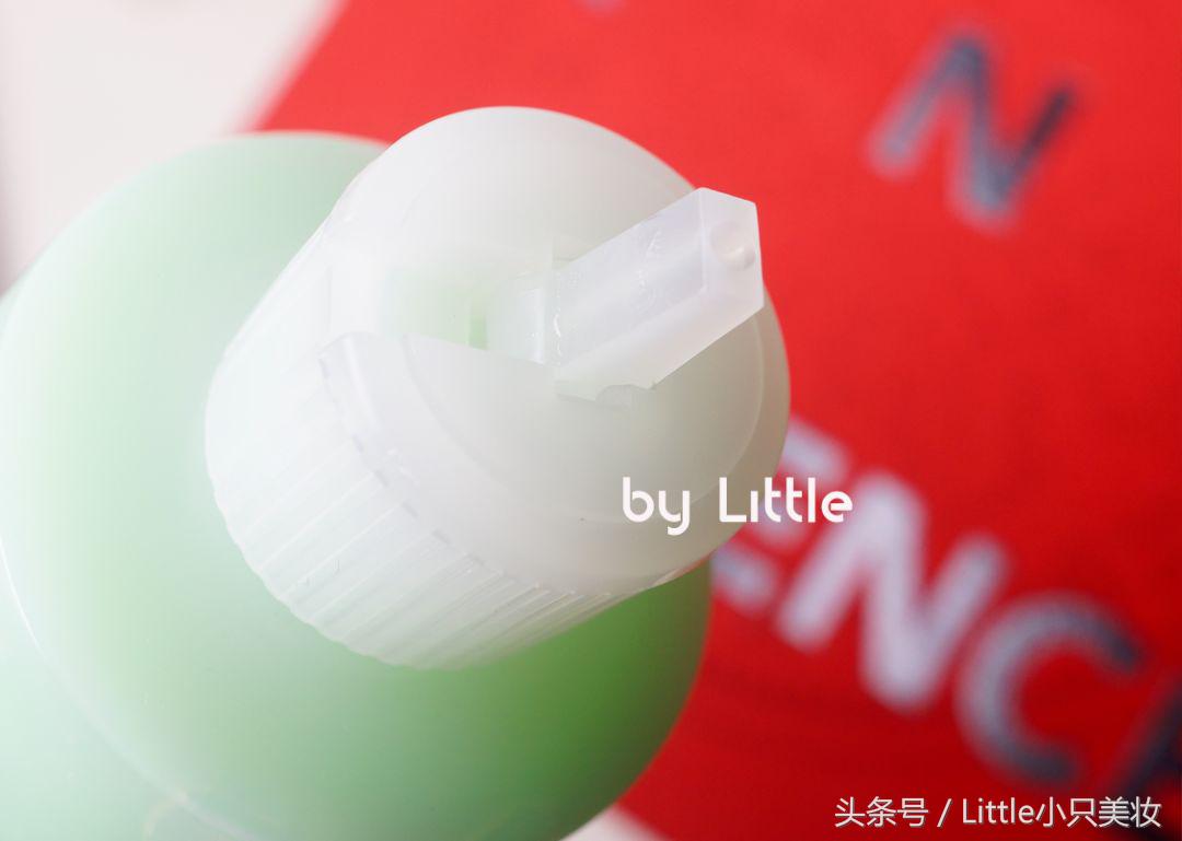 泛红痒敏感出油长痘推荐护肤项目,干燥起皮泛红护肤品