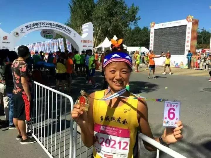 穿拖鞋跑马拉松,马拉松穿拖鞋