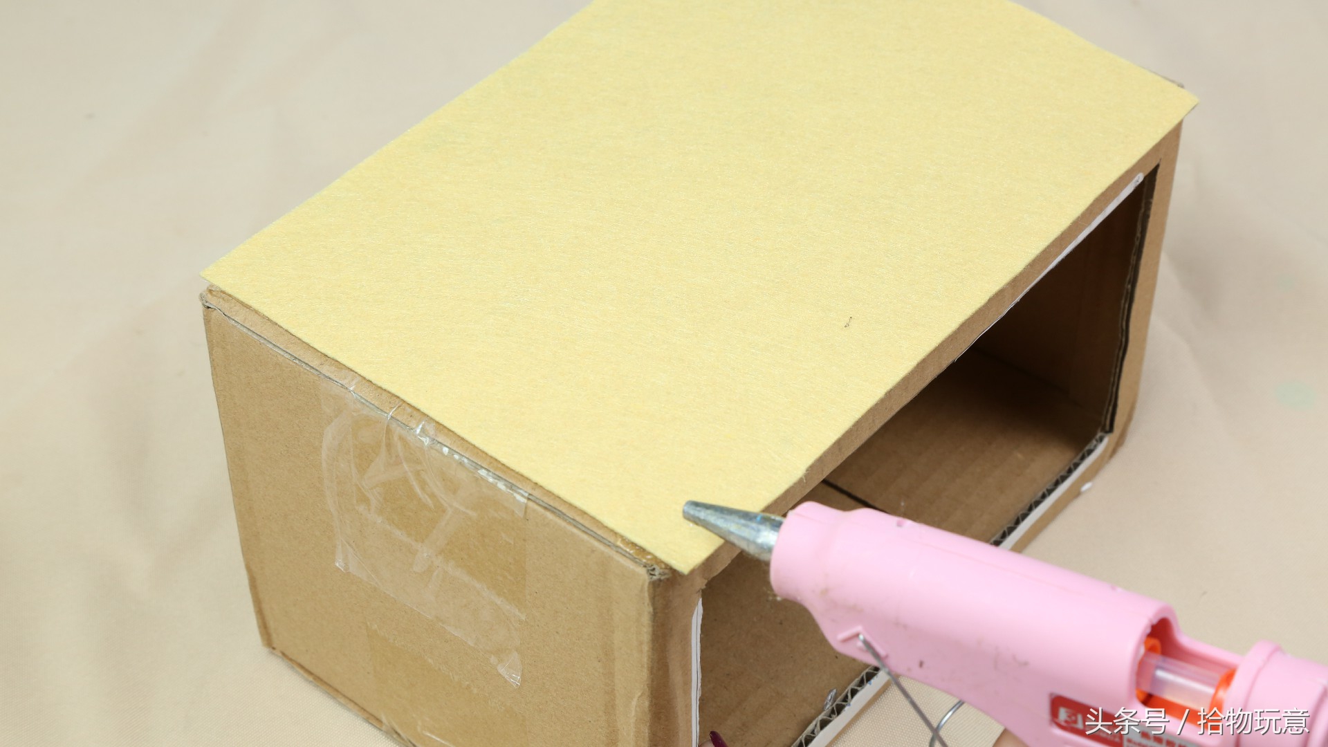 快递盒变挂式抽纸盒,快递盒变废为宝抽纸盒