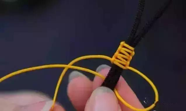 文玩手串串珠怎么打结,文玩手串水晶弹力绳子打结方法