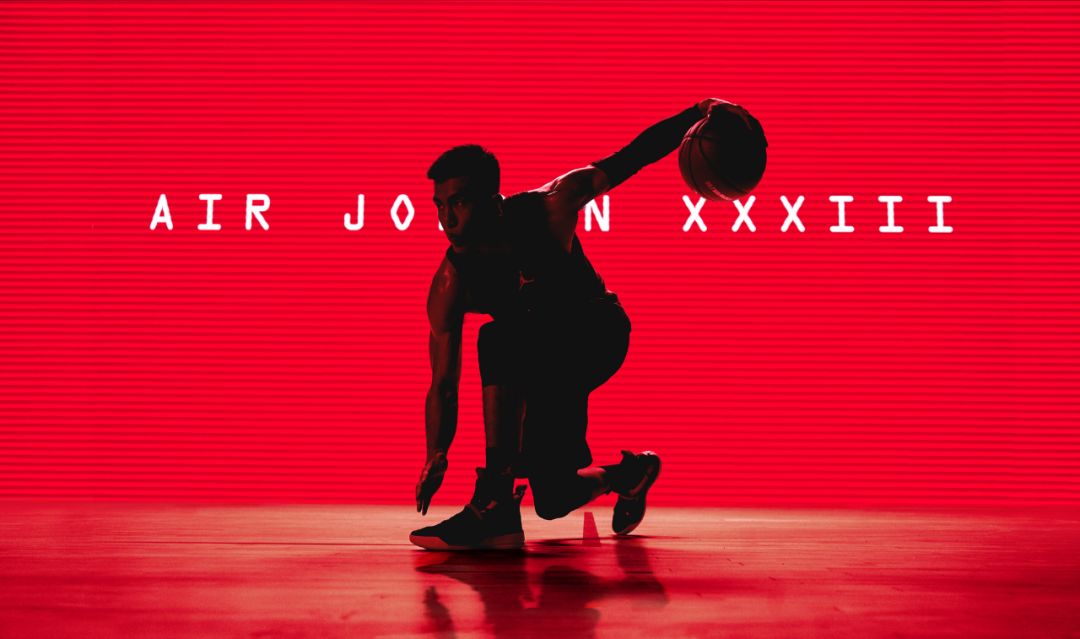 在这双“法日混血”的意产球鞋背后，我嗅到一丝危险气息