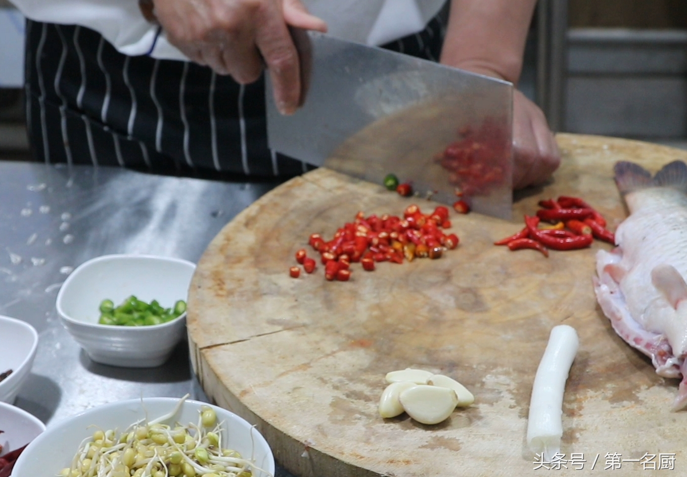 这才是水煮鱼的正确做法鱼片嫩滑,这才是水煮鱼的正确做法鱼肉嫩滑