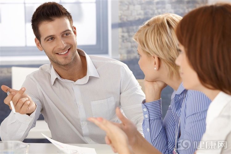 无意识的抖腿怎么改善,抖腿是不是一种正常的生理现象