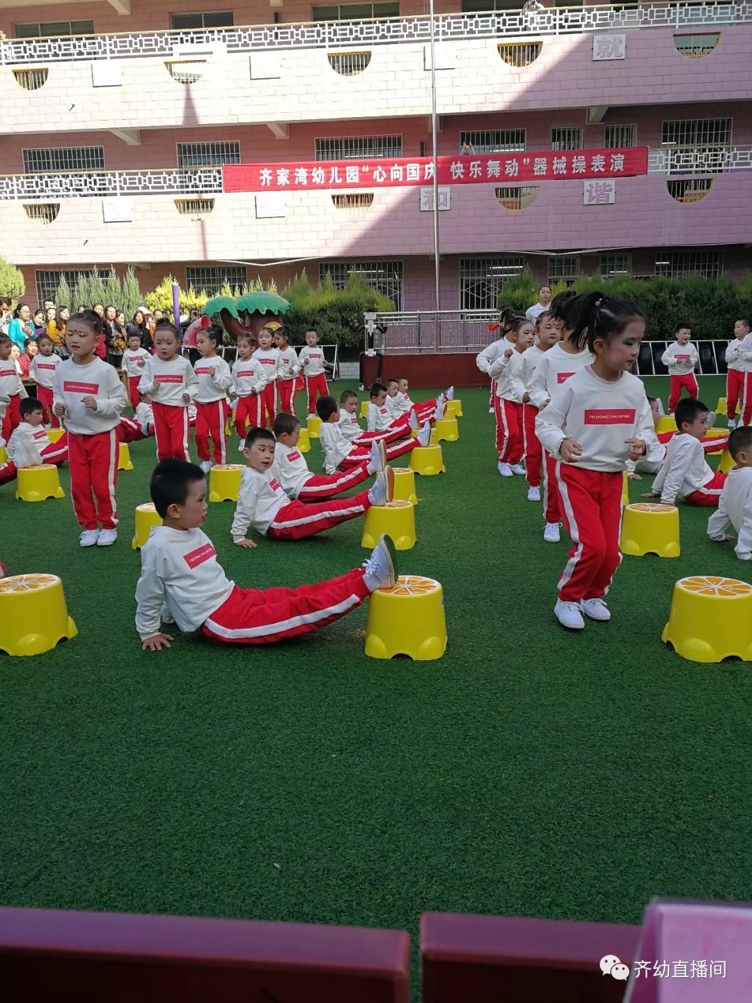 迎国庆健身操表演视频幼儿园,幼儿园大班器械操国庆串烧