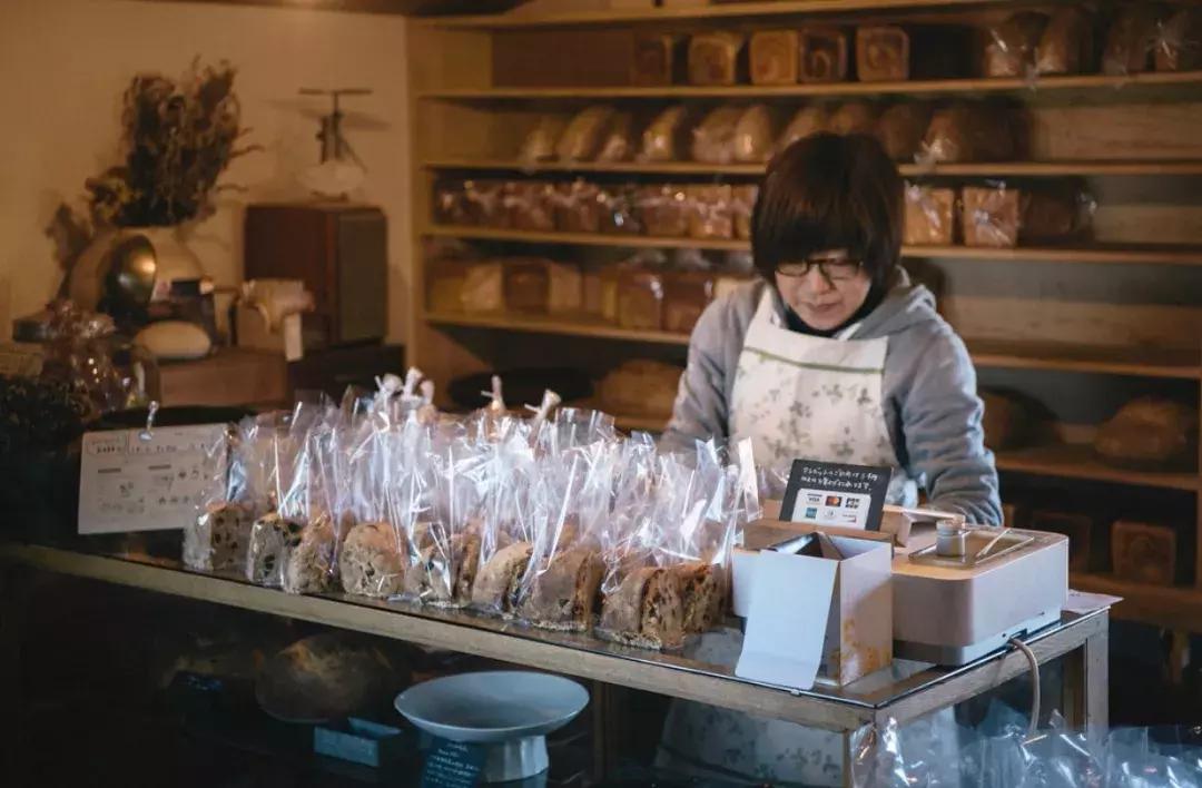 石窑面包店内实拍视频,天然酵母的石窑面包店