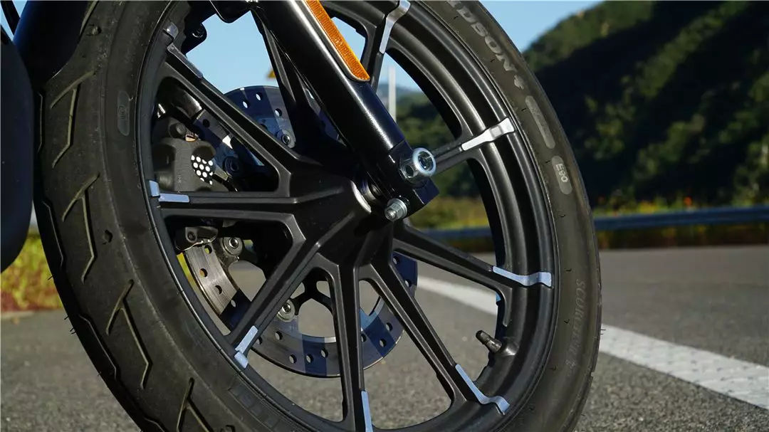 小姐姐为啥大爱硬汉？请看哈雷给出的答案