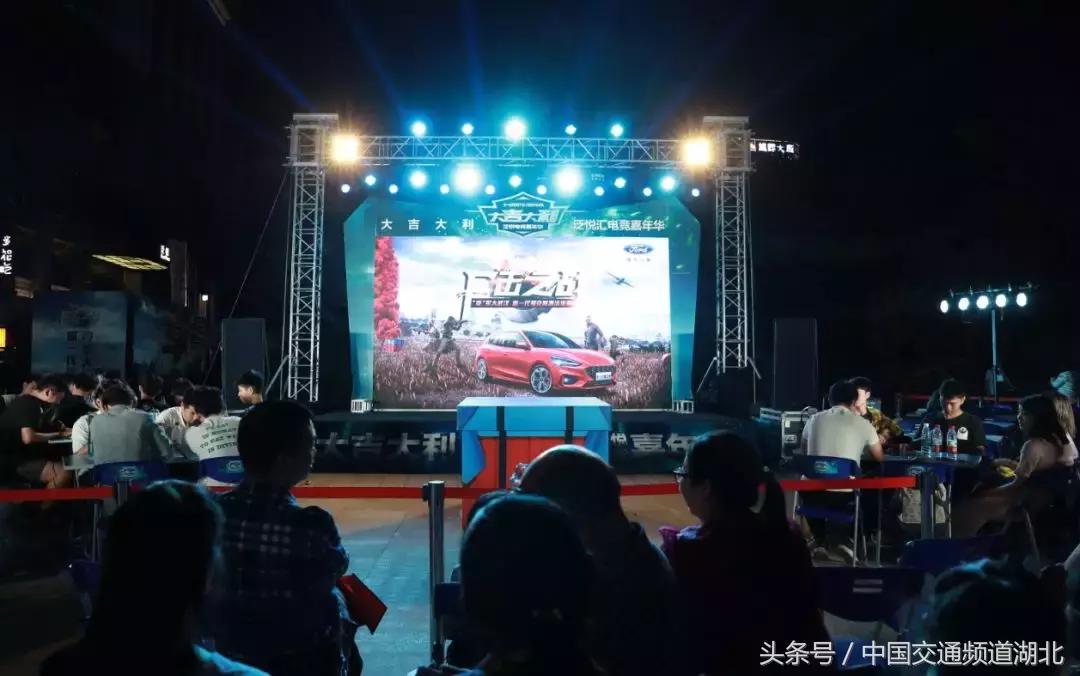 武汉百人吃鸡大秀，地表最快或特技鬼才？解密载具中的“战斗机”