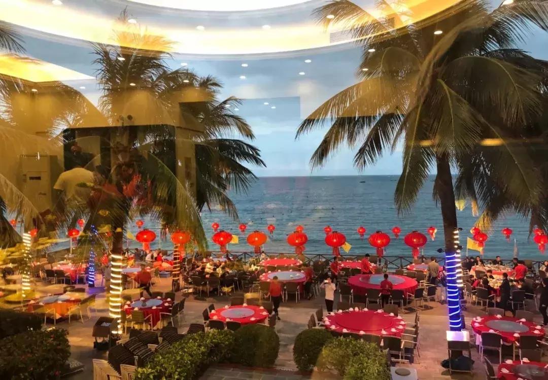 三亚火车头万人海鲜广场哪家好吃,在三亚3000元一桌的海鲜大餐