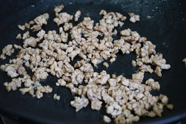 茄子怎么不油腻好吃,茄子如何处理少油