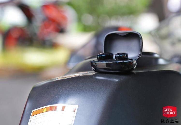 头戴式耳机和入耳式的哪个好,最值得入手的头戴式耳机