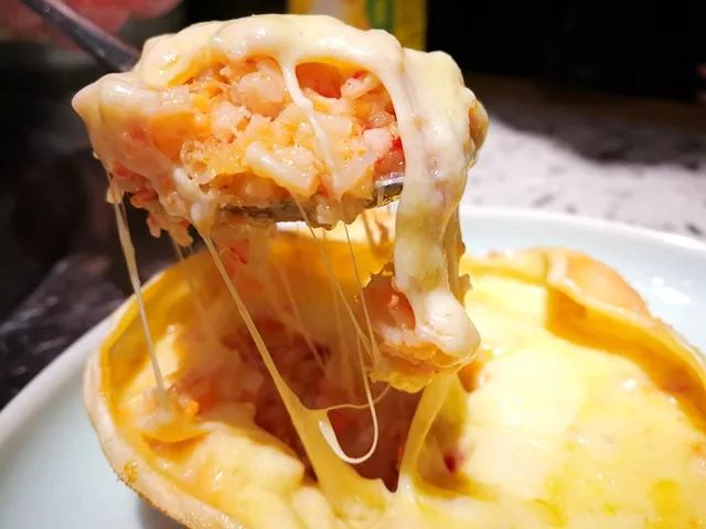 在太原能感觉在釜山街头吃烤肉,各种“芝士小吃”满屏食欲