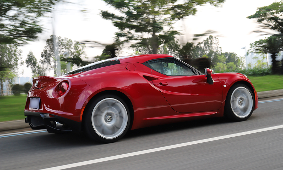 美过法拉利，骚过保时捷，这款4C玩得就是稀罕