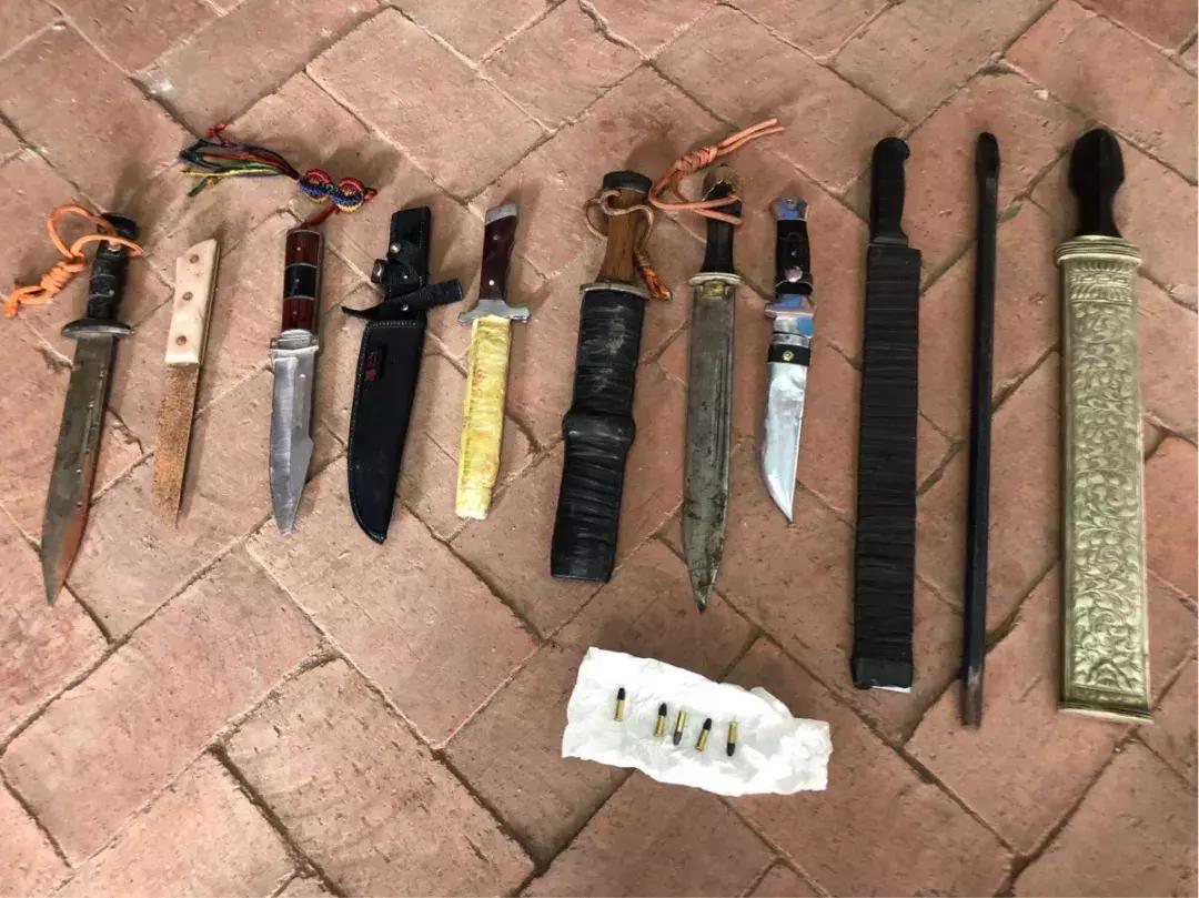 玉树公安抓捕的视频,缉枪治爆宣传群众主动上交枪支