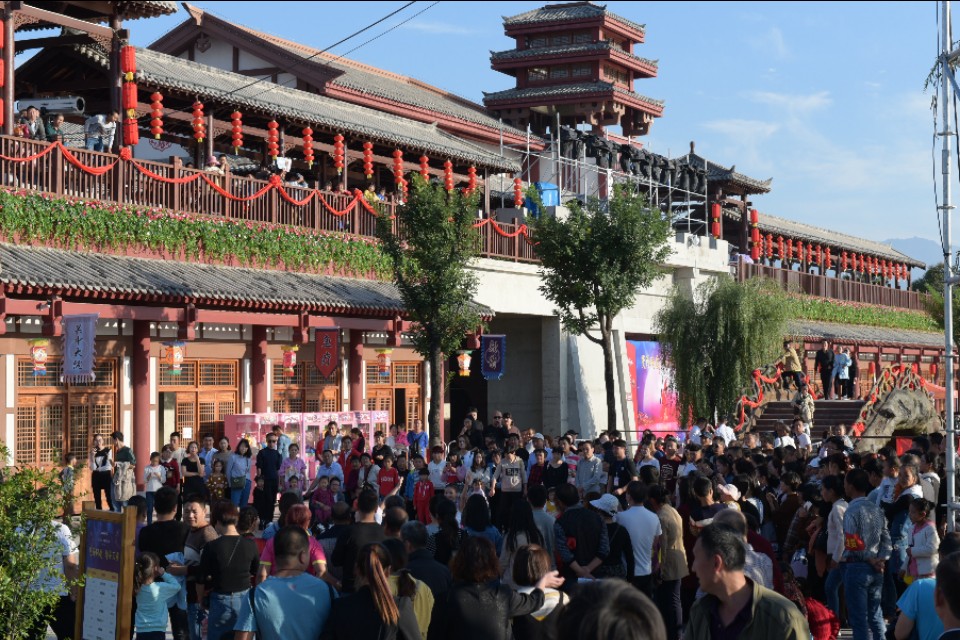 国庆节水下演出,2020红河水乡国庆水舞秀