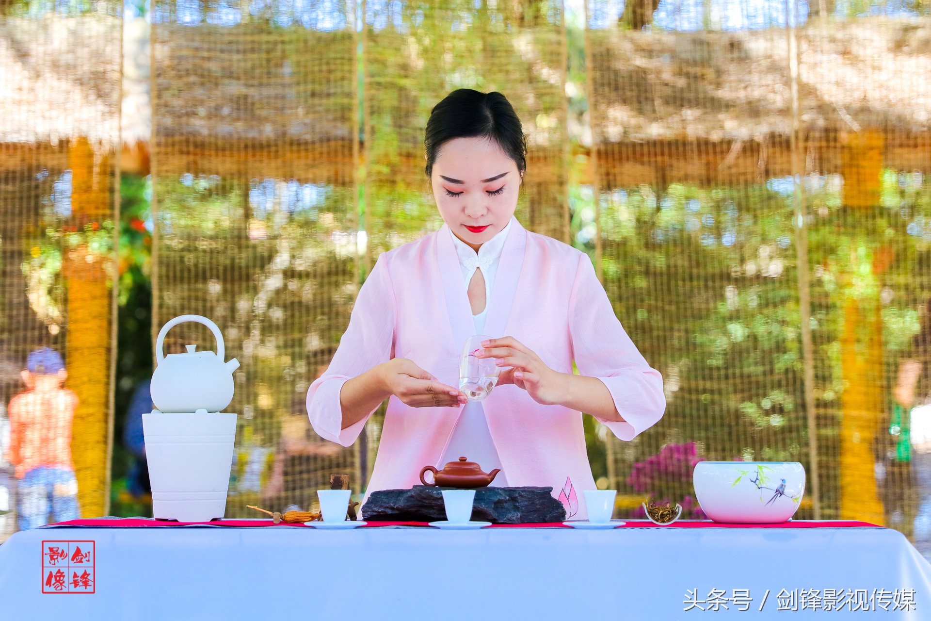 鄢陵国庆人如织古乐茶歌芳香溢