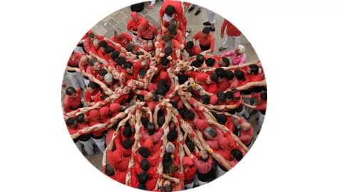 西班牙叠人塔全过程,西班牙叠人塔事故