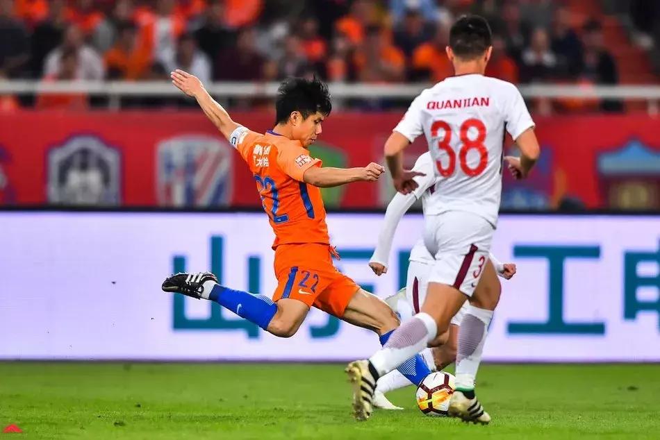 国足球员身材走样德布劳内,国足胖肚子